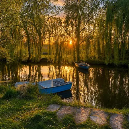 Zacisze Nad Jeziorem- Prywatny Blisko Morza